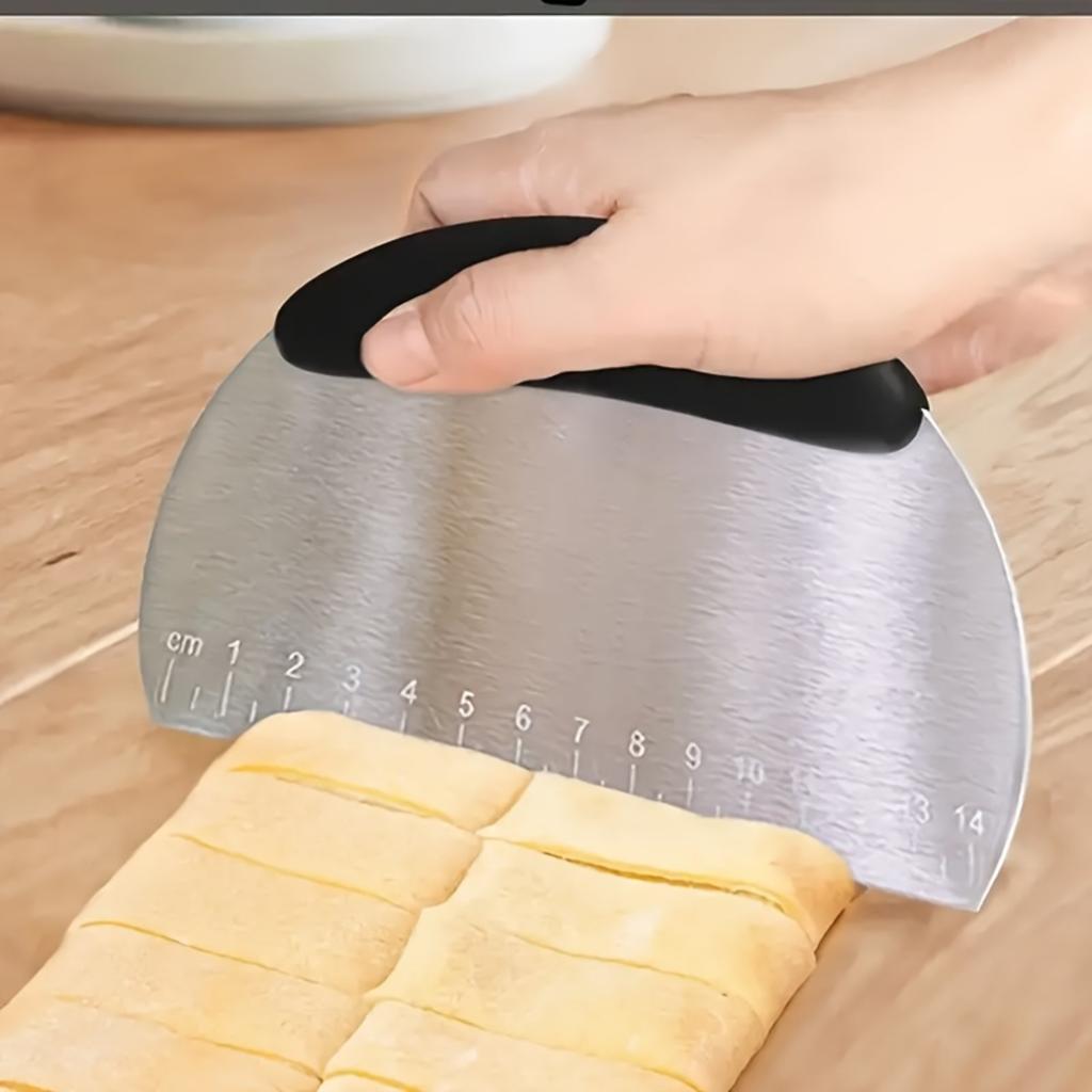 1 Piece Multi-Functional Stainless Steel Pastry Spatula with Measuring Ruler , Great for Cutting Bread, Pizza, Cake .