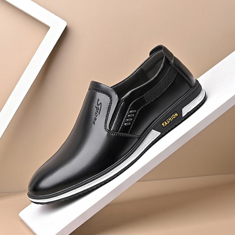 Handmade Men's Slip-On Leather Moccasins: Soft Sole Formal British Style for Commuting