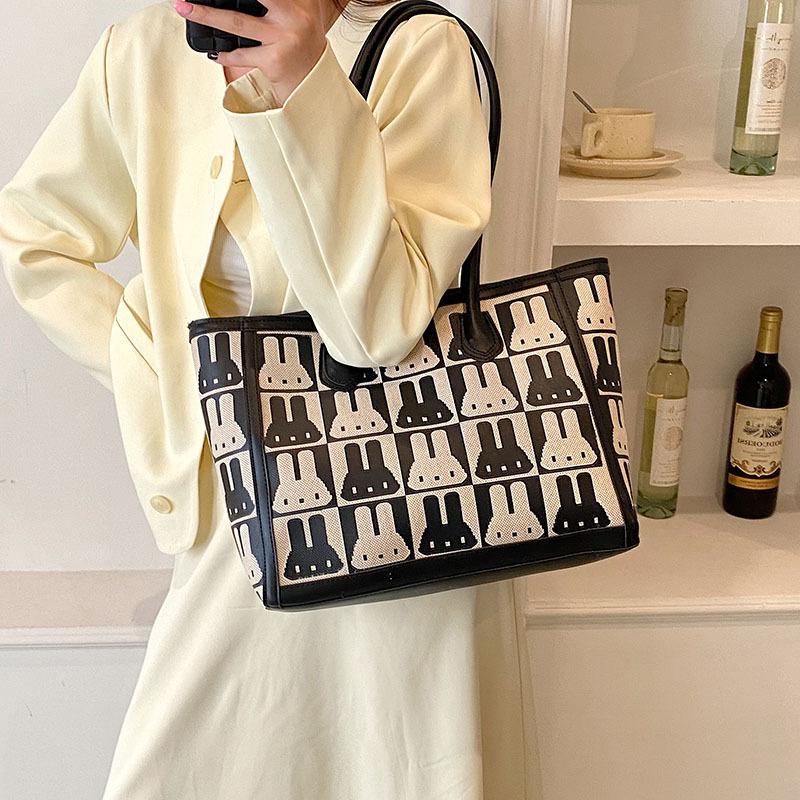Large-capacity bags, women's versatile 2025 new high-end shoulder bags, large bags, college students commuting tote bags in class