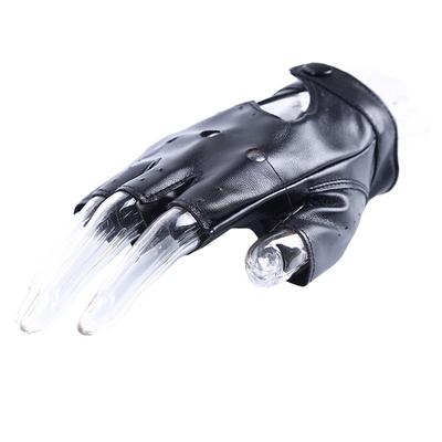 Weibliche fingerlose Lederhandschuhe zeigen herzförmige hohle fingerlose Handschuhe