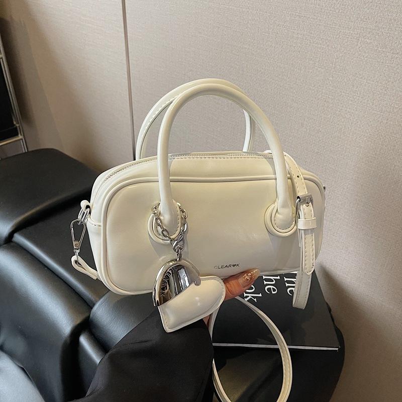 French retro underarm small bag 2025 new fashion niche portable Boston bag commuter shoulder bag