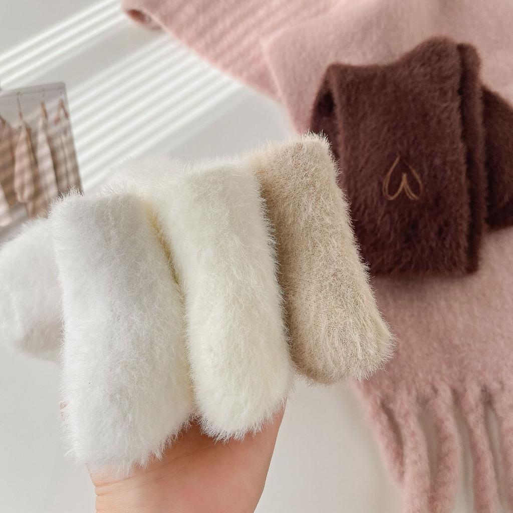 5pcs Women Mink Fleece Heart Embroidery Socks Winter Thick Warm Thermal Sleep Socks Casual Versatile Ladies Daily Socks