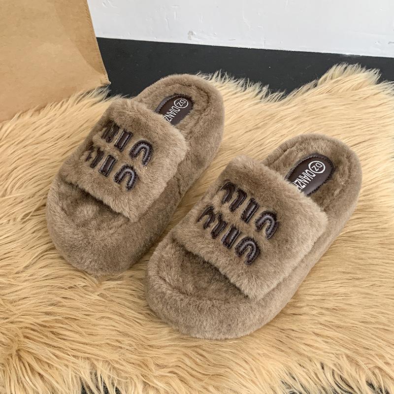 

Thick-soled fluffy slippers women s outer wear 2025 new autumn and winter casual fashion plush letter one-word cotton slippers 40 хаки