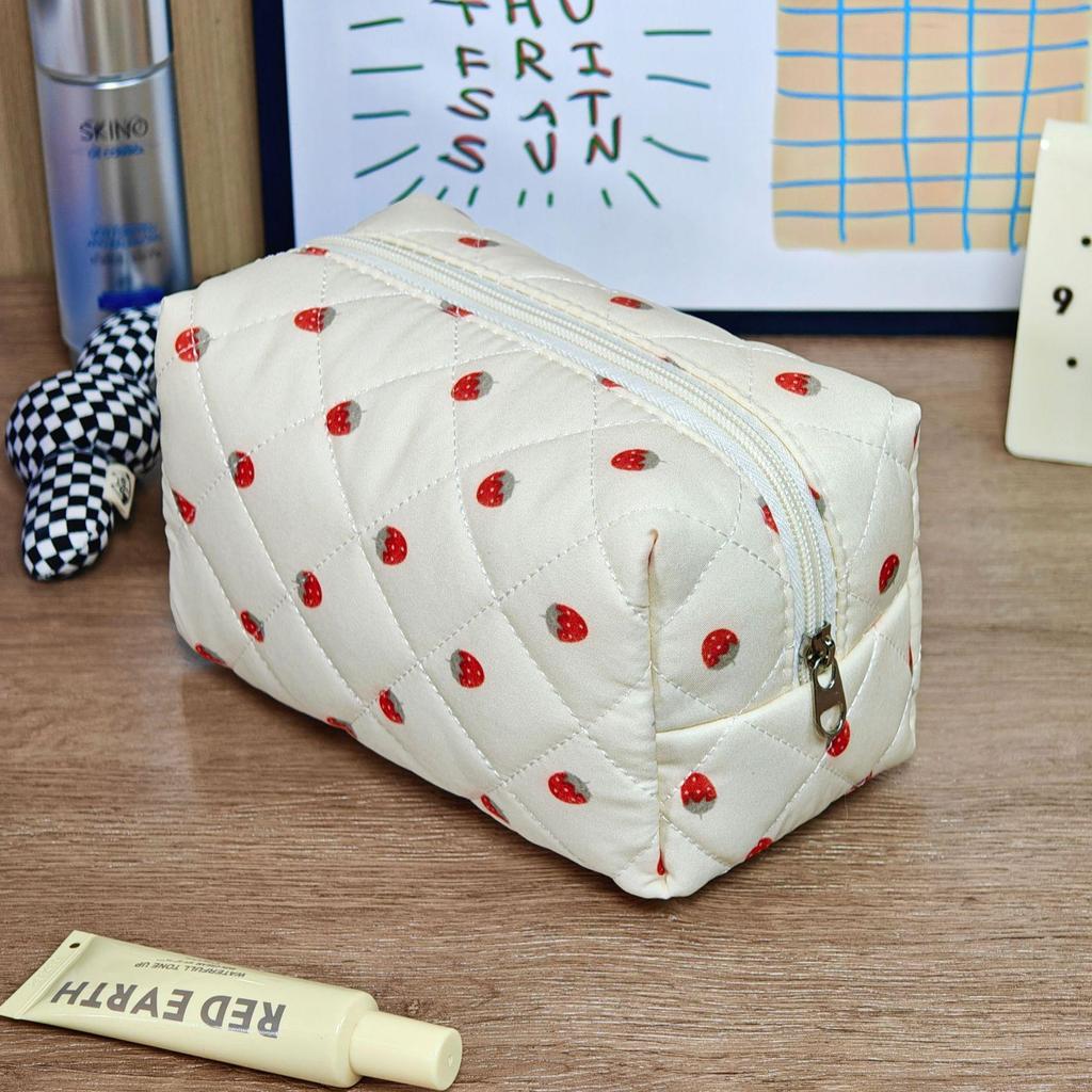 Large Capacity Little Bear Print Makeup Bag – Portable Girlish Polyester Toiletry Storage