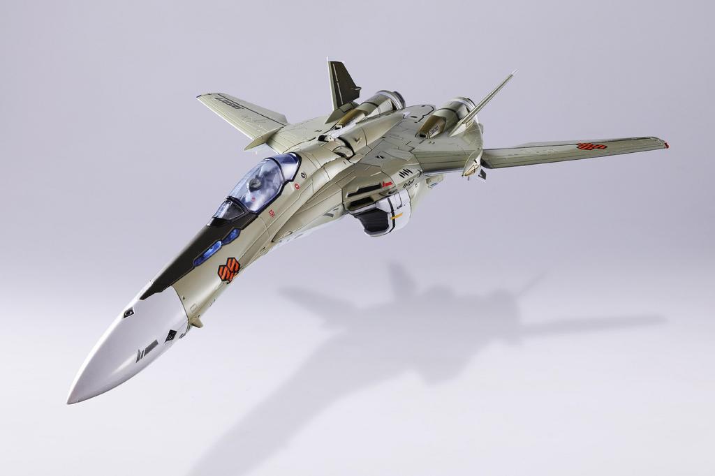 TAMASHII NATIONS DX Chogokin Messiah Valkyrie VF-25A (Standard Model)