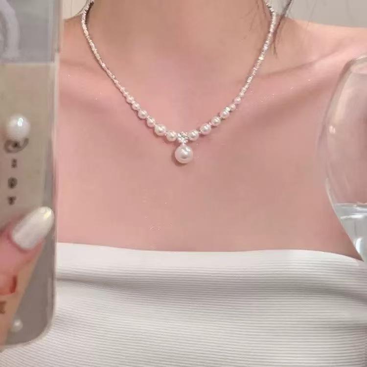 Gentle bow pearl necklace women's light luxury niche design sense collarbone chain fashion temperament high-end neck chain accessories