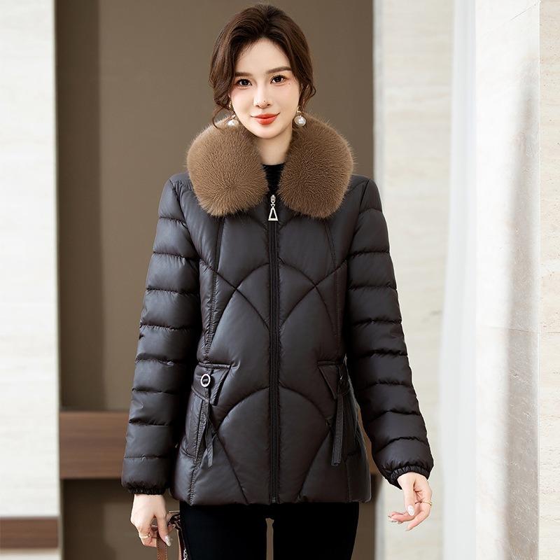 New winter slim-fitting and thin big fur-collared padded jacket women's short small padded jacket slim-fitting fashion padded clothing trend
