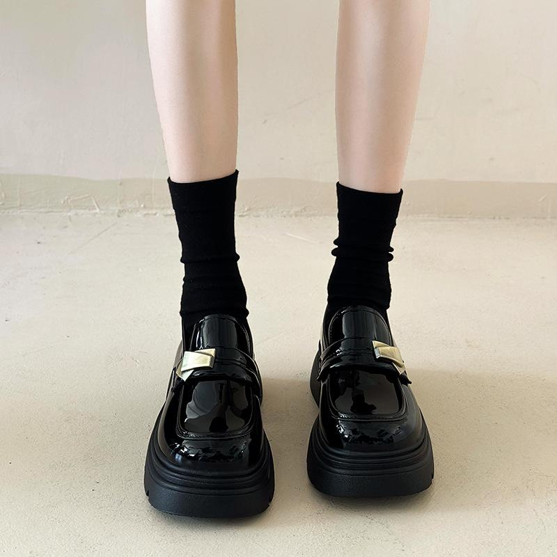 Zapatos pequeños de plataforma negros estilo británico de cuero para mujer 2025 primavera y otoño nuevos retro Mary Jane mocasines de un pedal zapatos sencillos