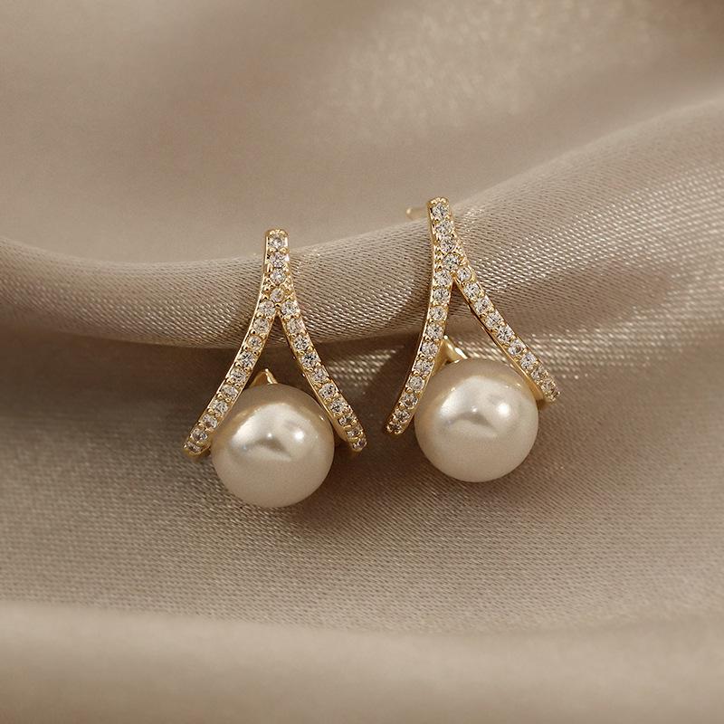 Simple Herringbone Geometric Pearl Stud Earrings - Trendy Retro Style