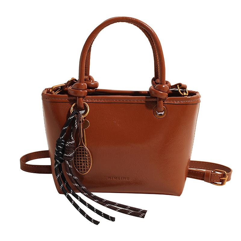 Simple and fashionable handbag 2025 winter new retro texture bucket bag solid color shoulder messenger bag