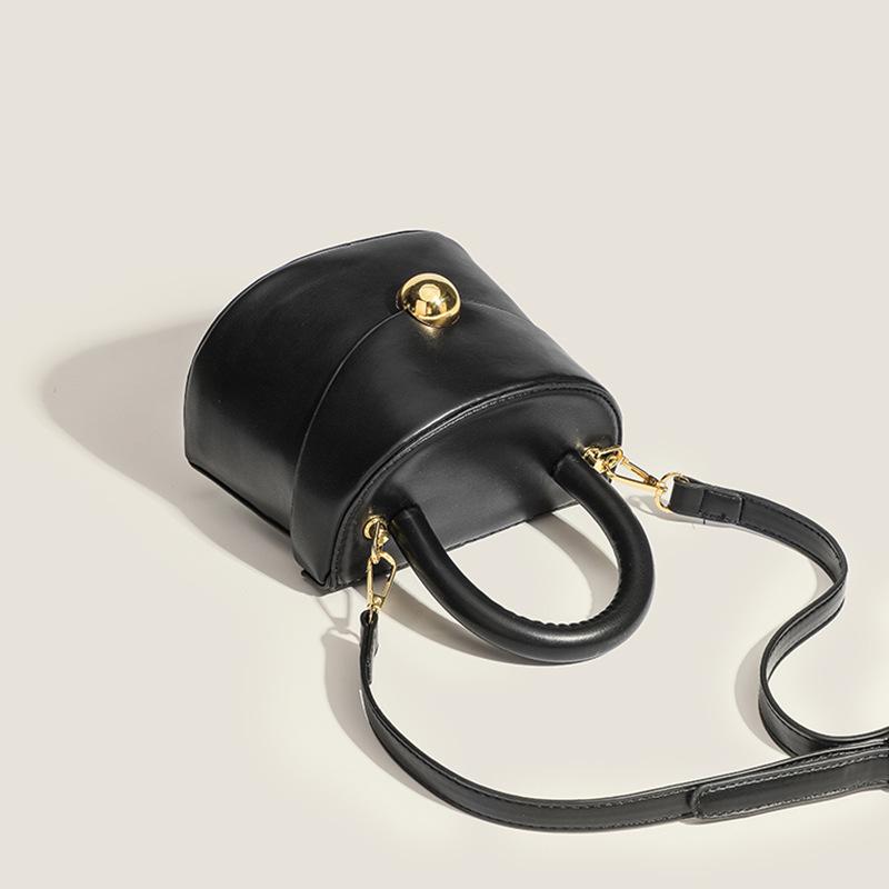 2025 autumn and winter, popular handbags outside, women's new trendy fashion and versatility, shoulder messenger bag, bucket bag.