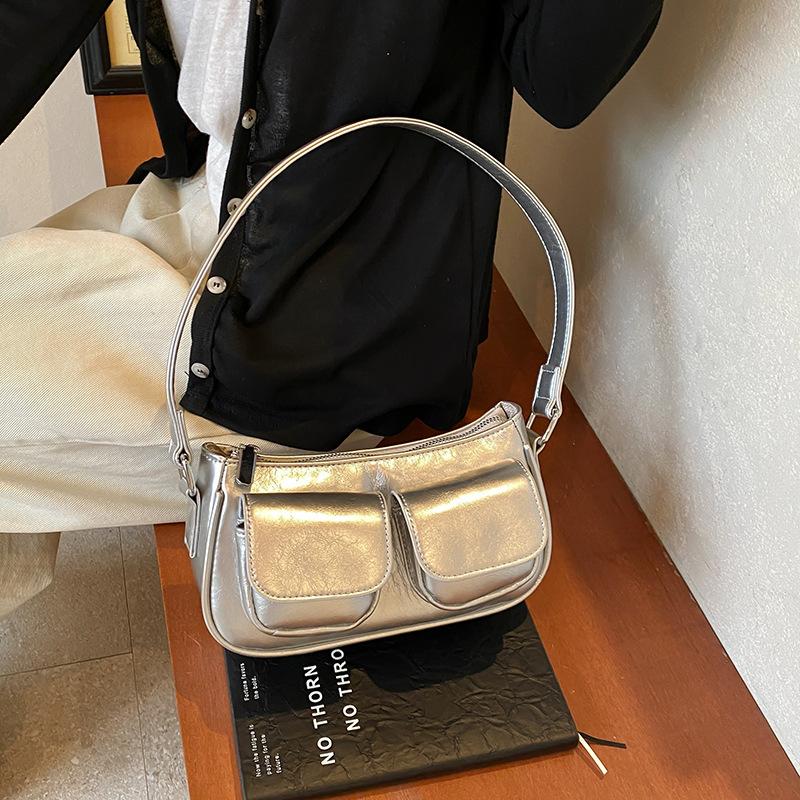 

Премиальная текстура простая и универсальная сумка-мессенджер на одно плечо подмышку для поездок на работу женская 2025 лето новая модная маленькая квадратная сумка серебряный