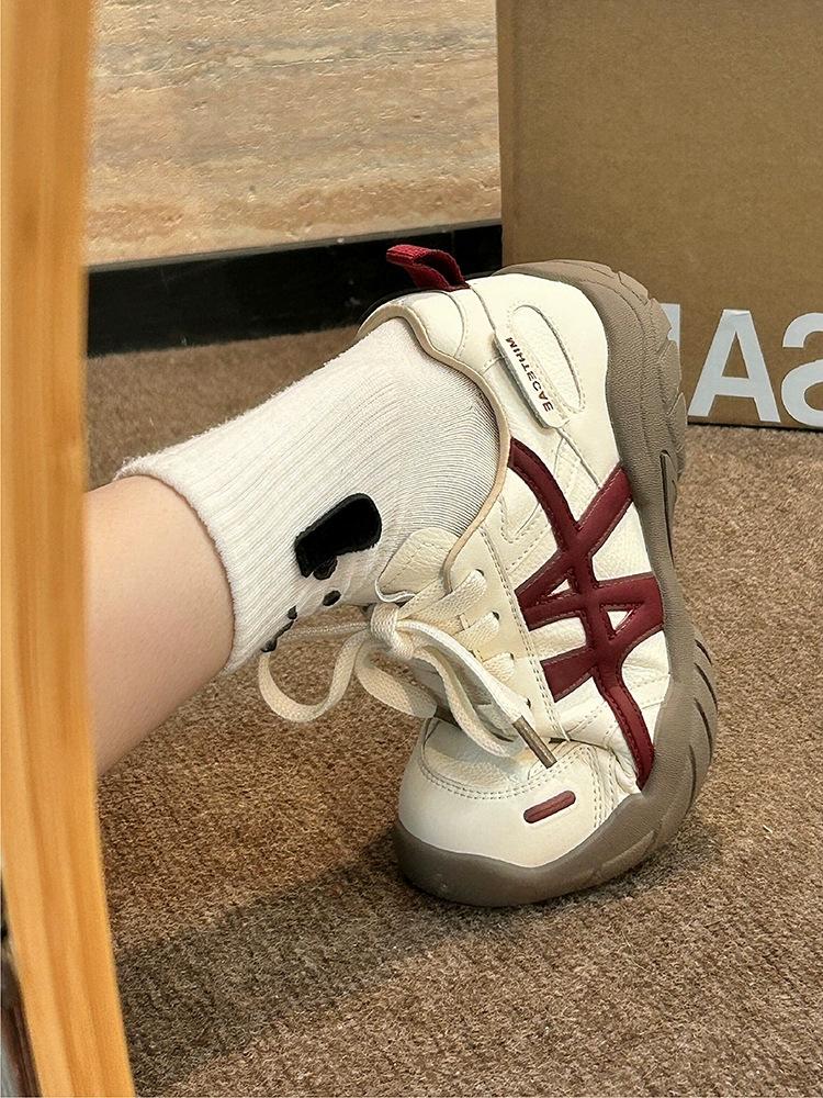 

Casual retro women s autumn new board shoes leather breathable versatile casual transport 40 красный