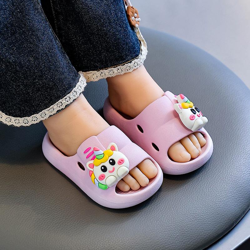 Children's cartoon bath slippers, non-slip home slippers for boys and girls, cute non-slip indoor summer soft-soled baby slippers