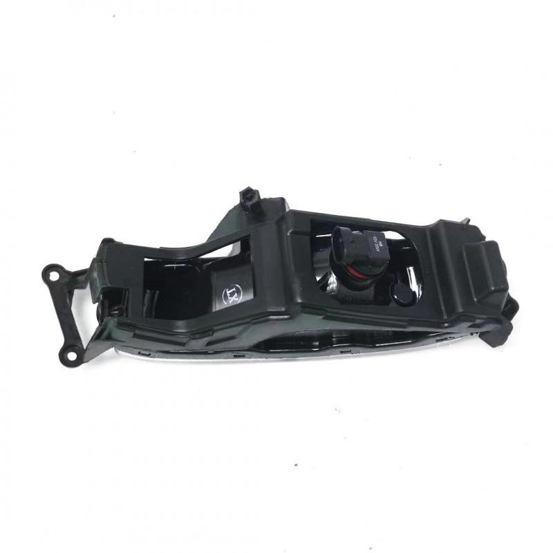 For 2007-2010 Hyundai Elantra: Front fog, bumper, and small lights; compatible with older Elantra models too.