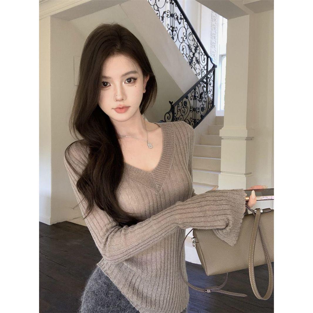 

Pure Desire Vibe Sexy V-Neck Women s Flare Sleeve Knitted Top - Autumn Winter Y2K Style Sweater One Size чорний