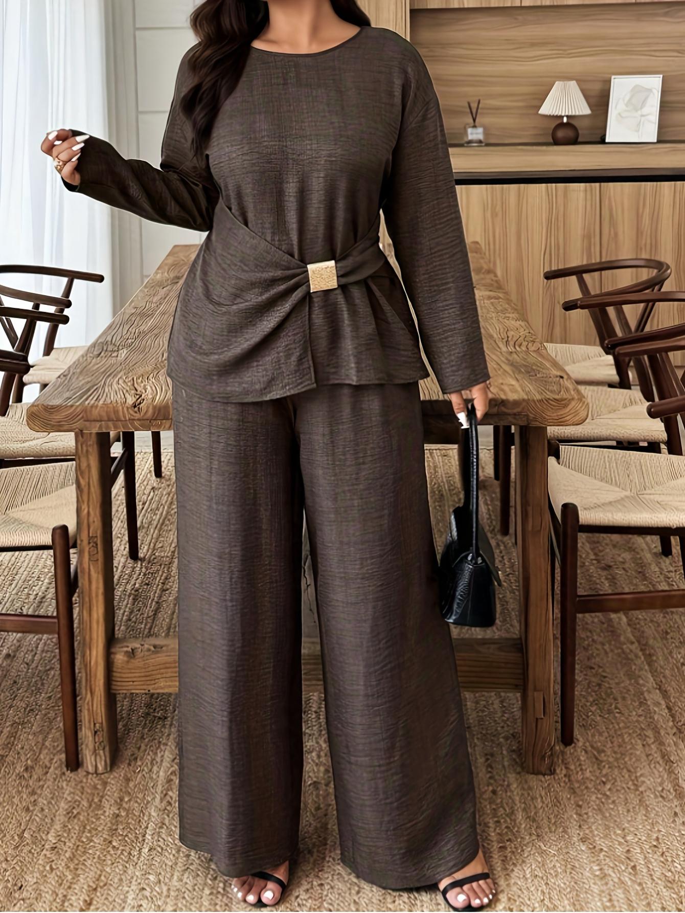 

Женский ретро-костюм коричневого цвета: топ с длинными рукавами, приталенный, с круглым вырезом и брюки прямого кроя с широкими штанинами XL