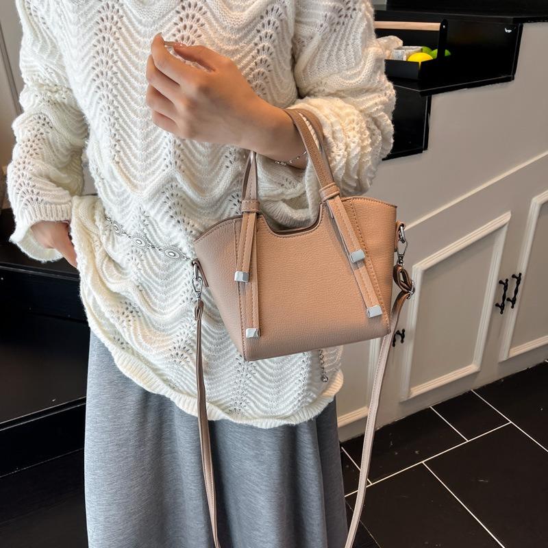 Textured bag women's new autumn tide is now popular vegetable basket bag fashion shoulder messenger bag