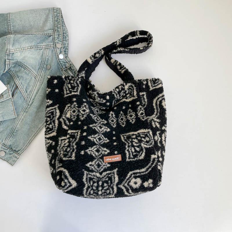 Plush bag women's large-capacity winter new casual simple high-value fashion commuter bag