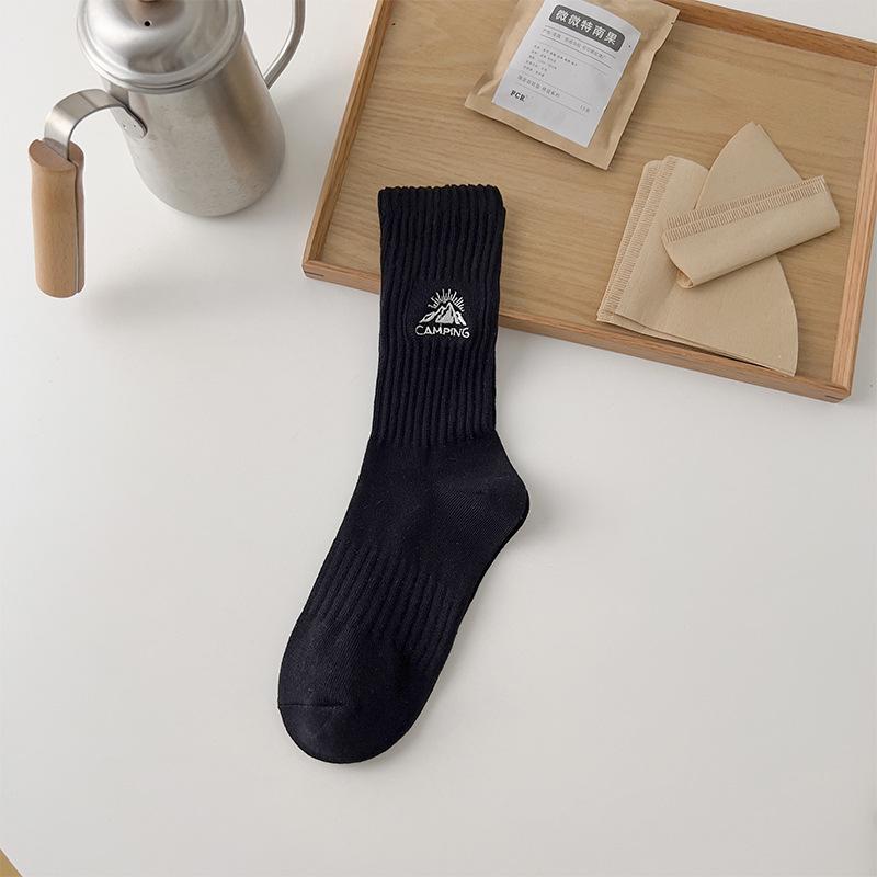 Men's Mid-Calf Snow Mountain Embroidery Retro Sports Socks - Spring & Autumn Style, Classic Thick Thread Cotton Basketball Socks.