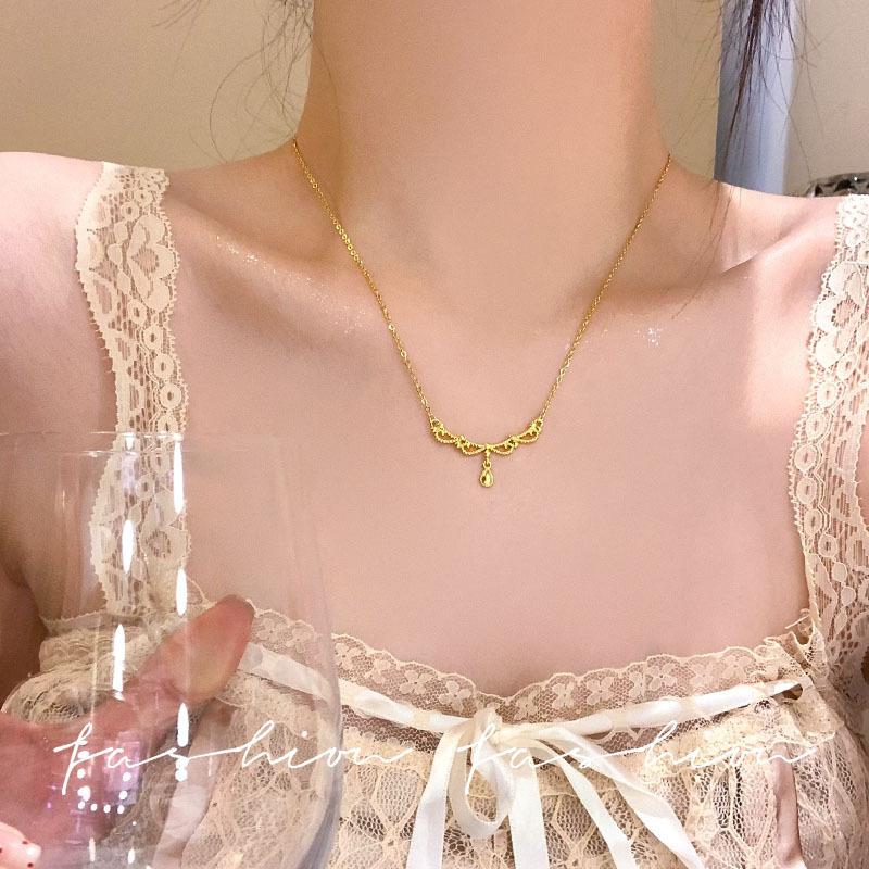 Women's Collarbone Retro Water Droplet Pendant Necklace