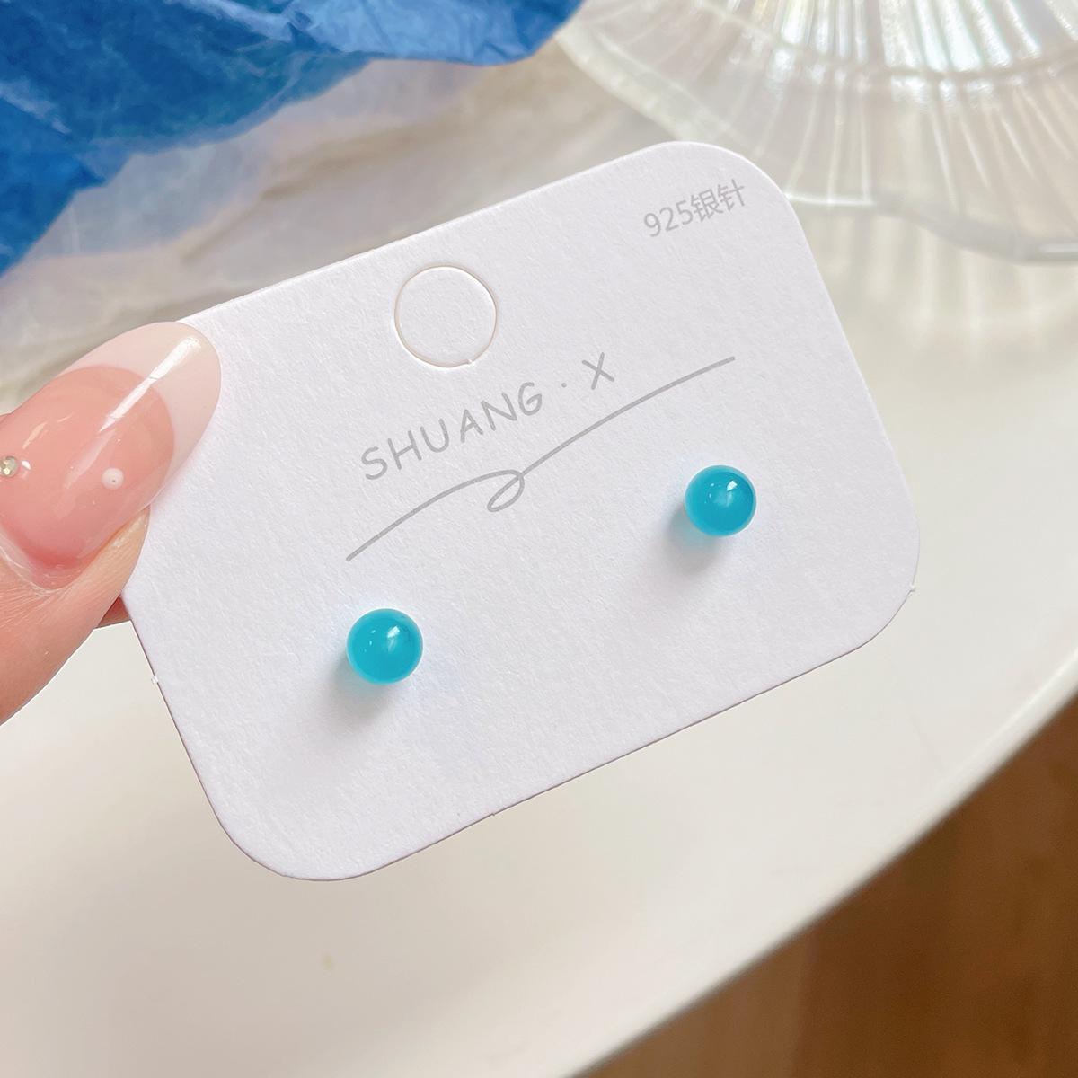 

Серьги с синим сапфиром и серебряной иглой — элегантный, простой дизайн для повседневного ношения