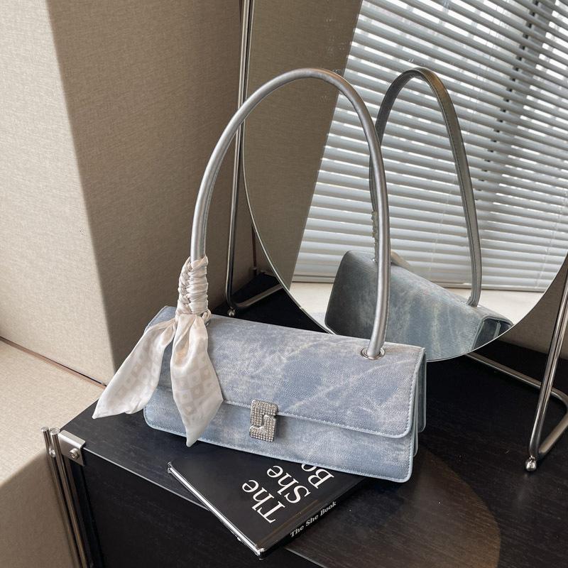 Niche design bag women's new versatile shoulder underarm bag portable baguette bag