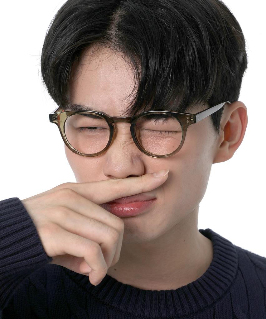 Eseubika Sbka Icon-C03 Blue Light Blocking Horn-Rimmed Glasses