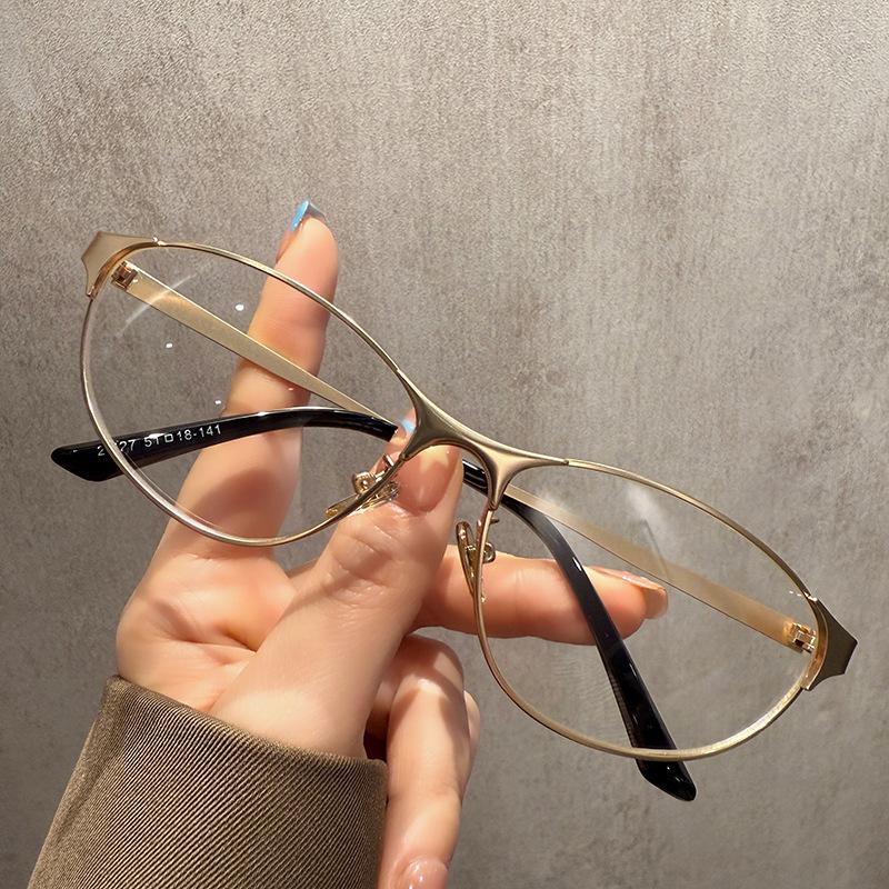 Trendy Small Frame Cat Eye Sunglasses Y2K Street Style Sunglasses Outdoor Men Women Fashion Outdoor Glasses Full Frame Silver Frame Light Blue Goggle