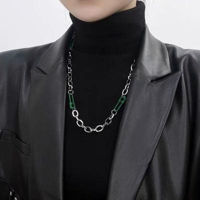 Groene Pin Ketting Dames en Heren Trendy Nieuwe Hip Hop Koude Wind Niche Trui Trui Ketting Accessoires