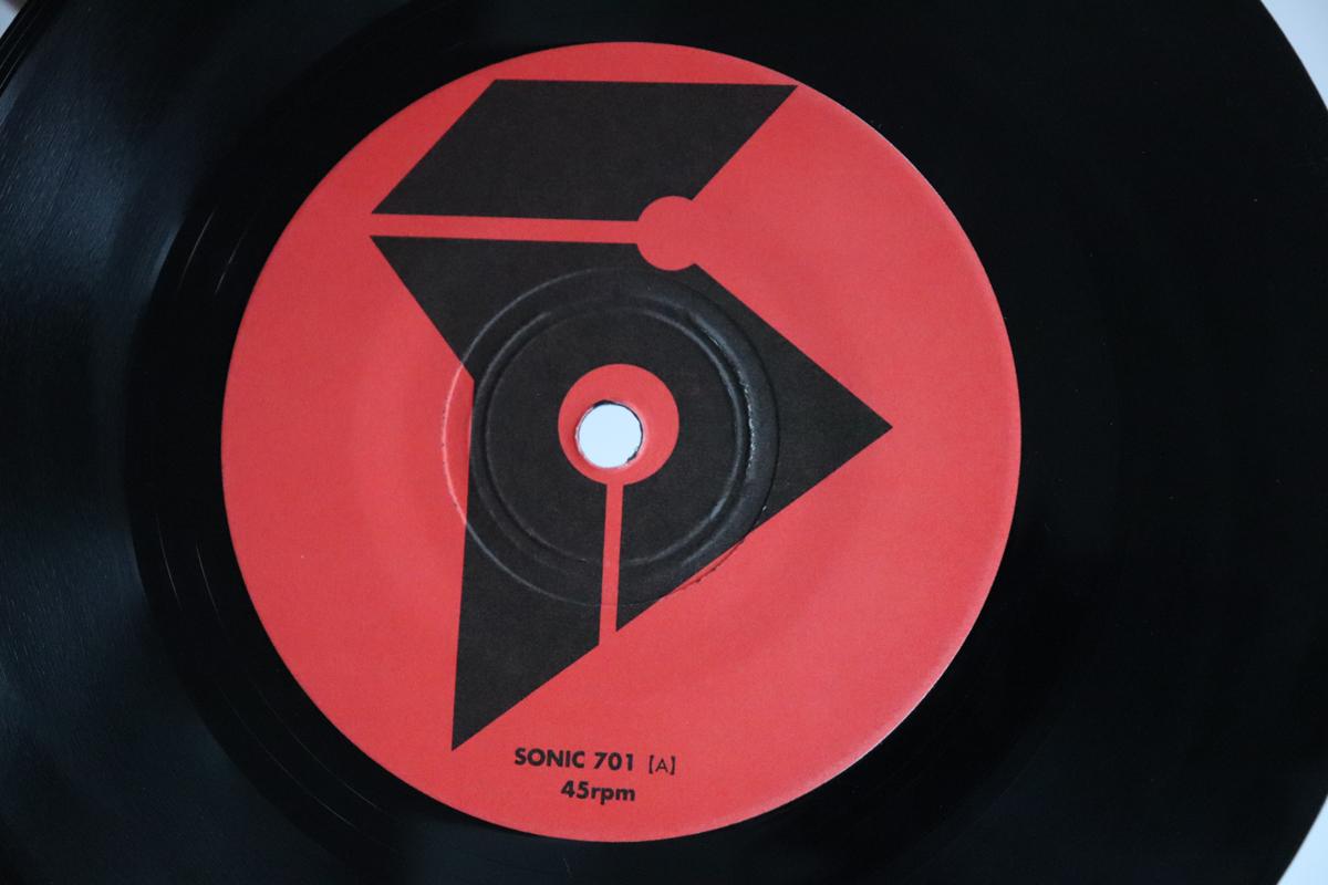 

7inch Record DUB SONIC Forward Version Dongima Dub SONIC701 SONIC PLATE 2001 Japan Japanese PopRock Used