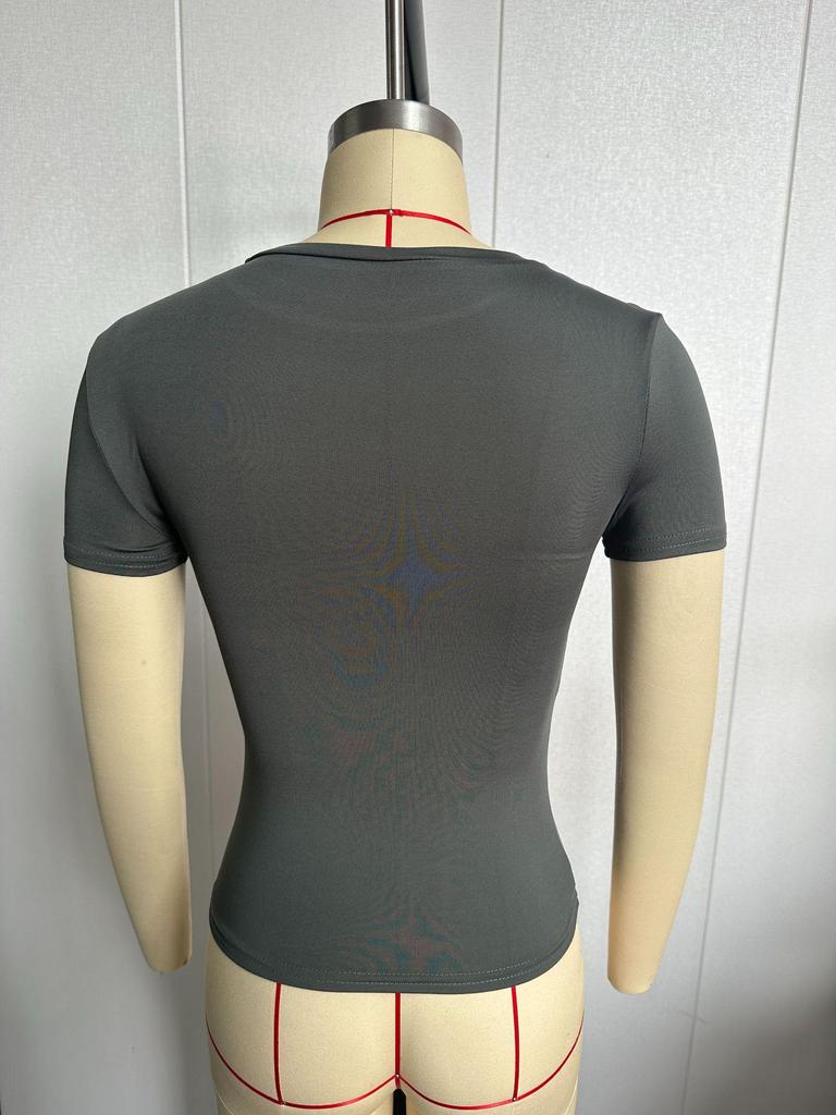 Trendy Women's Casual Long-Sleeve Solid Color Slim Pullover T-Shirts for Spring and Autumn.