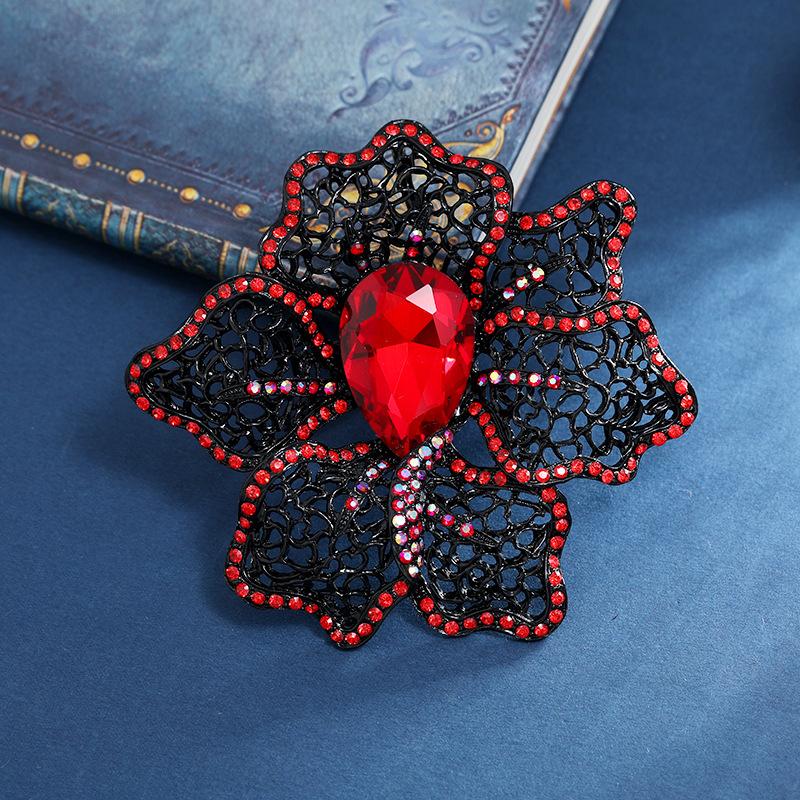 

Niche design retro exaggerated big flower crystal brooch female personality atmosphere rose brooch with jewelry
