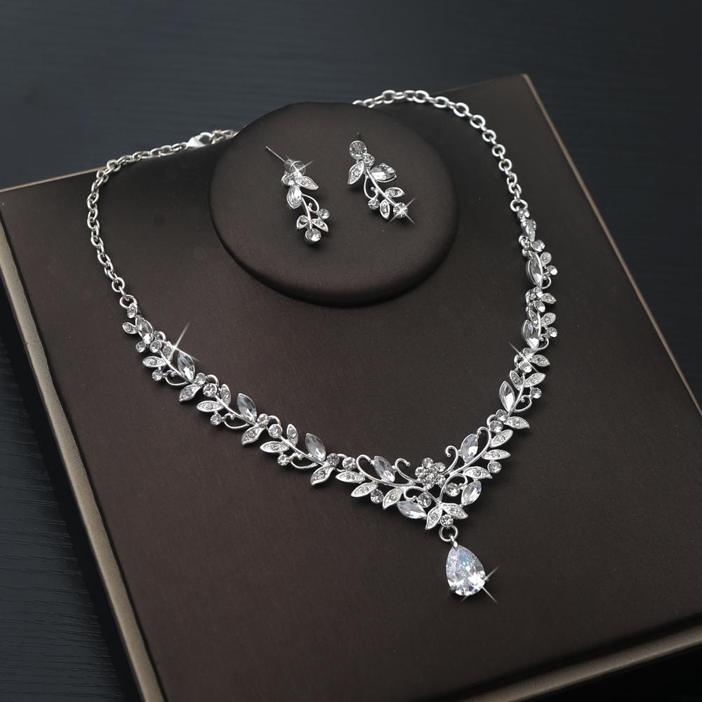 3pcs Romantic and Elegant Ladies' Water Droplet Zircon Necklace Earrings Zircon Set Classical Wedding Dress Accessories