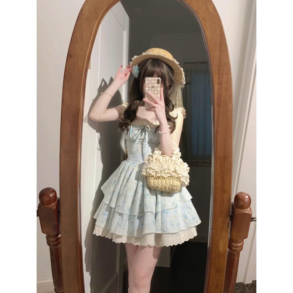 French Retro Floral Small Flying Sleeve Dress for Women's Elegance, New Holiday Style, Sweet and Gentle Temperament Waist Skirt