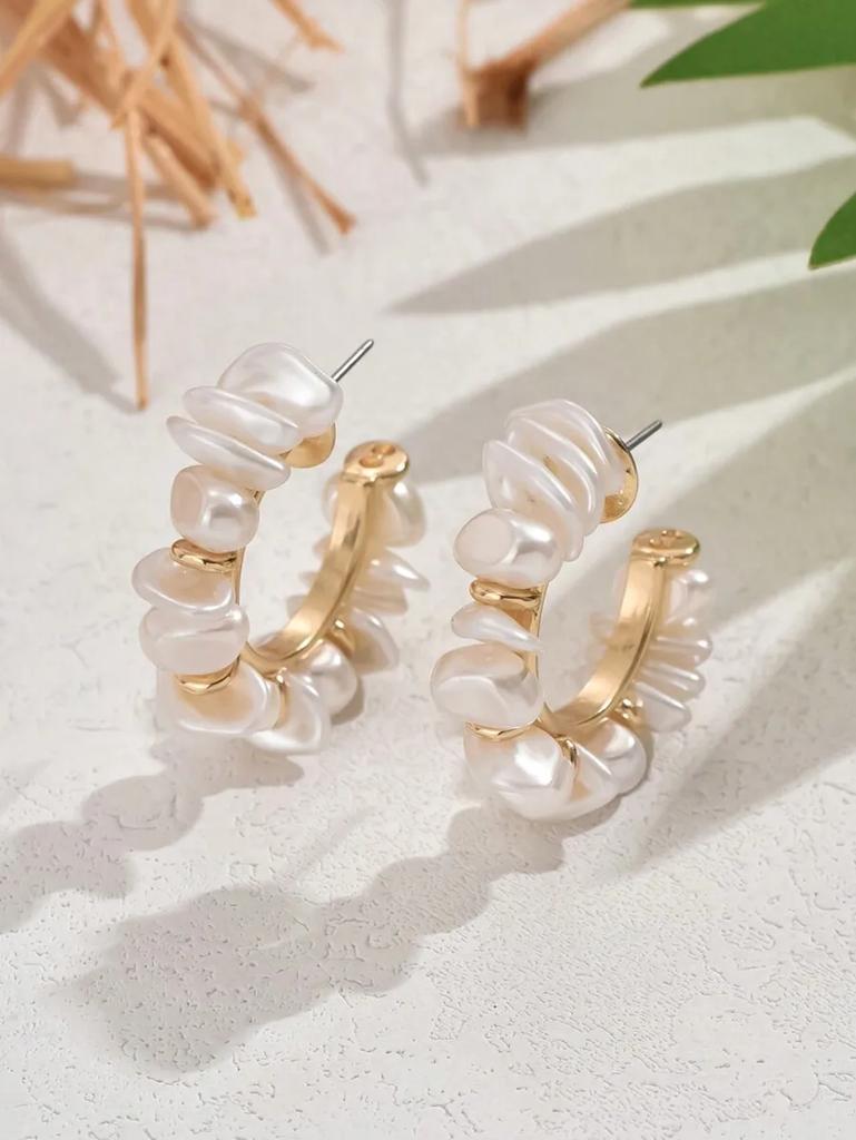 1Pair D-Shaped Clip-On Earrings with Layered Faux Pearl Accents, Boho Chic Gold Tone Hoop Earrings, No Piercing Pearl Cluster Huggie 