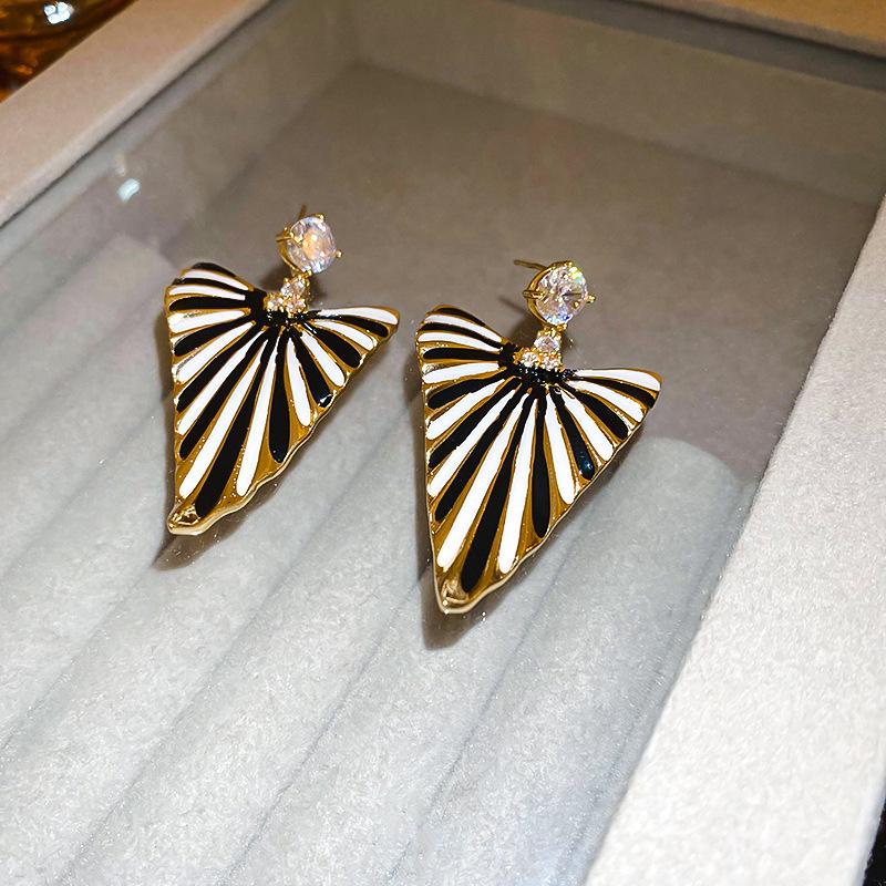 Vintage Silver Black Tassel Geometric Round Stud Earrings for Women - Elegant High-End Design