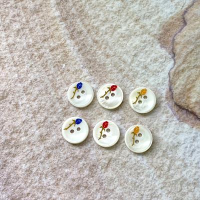 10pcs Beautiful Rose Flower Buttons White Shell Material 11.5mm Round 2-hole Buttons Blouse Skirt Accessories