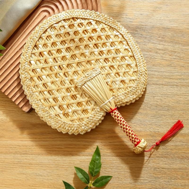 

A Fan, Resistant to Deformation, Perfect for Enjoying Tea in The Garden, Casual Strolls in The Park, And Outdoor Picnics