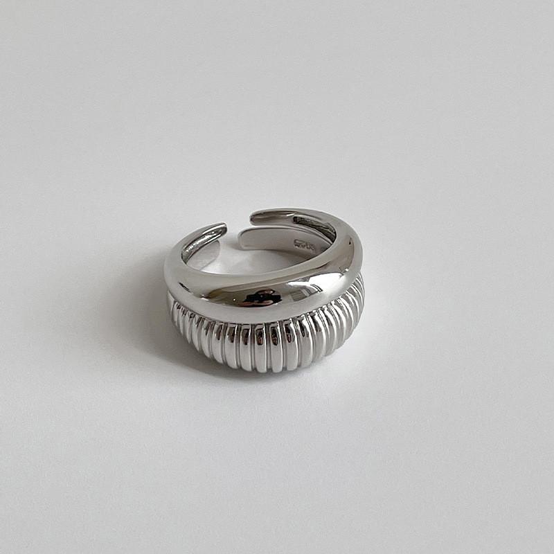 S925 Unique Silver Ring For Women With Eyecatching Geometric Features And Polish Sleek