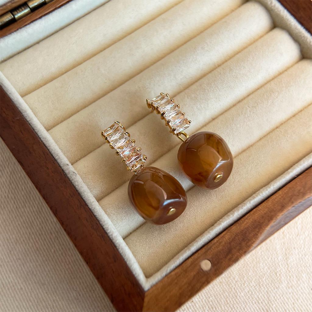 

Кофейно-коричневые серьги-пусеты в стиле французского ретро-омбре - Нишевый дизайн для женщин