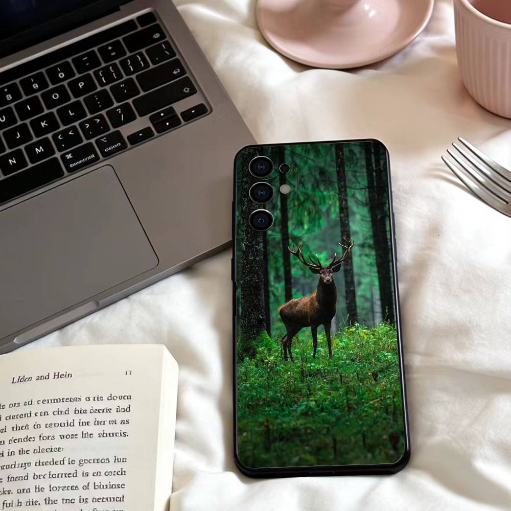 Deer Hunting Phone Case For Samsung S25,24,23,22,30,21,10,9,Ultra,Plus,Lite,FE,4,5 G Soft Black Case