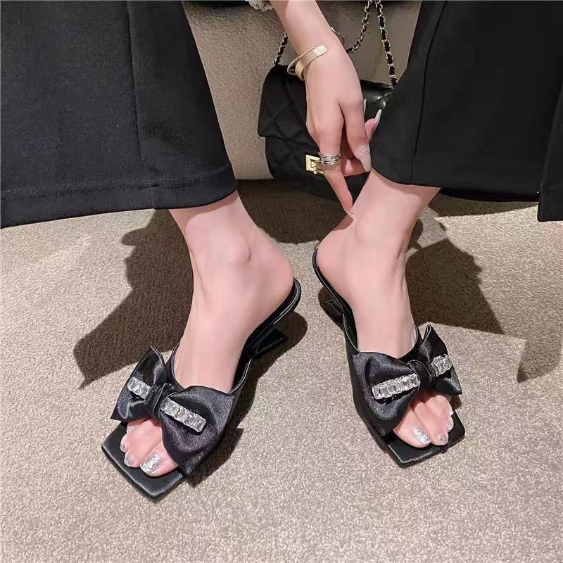 

Three-color rhinestone bow slippers spring and summer 2024 French high-end beach cool slippers outer wear drag 39 чорний