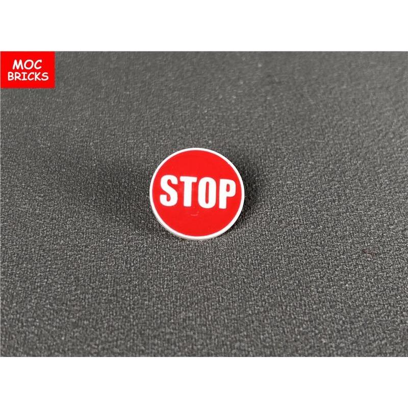 10pcs / Lot Road Sign Including Clip On Stop Bus Station Thoroughfare Construction Worker Building Blocks Figure DO-IT-YOURSELF Playthings Children
