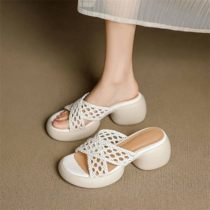 Retro woven hollow cool slippers women's summer wear 2025 new fashionable versatile breathable thick heel one-word drag
