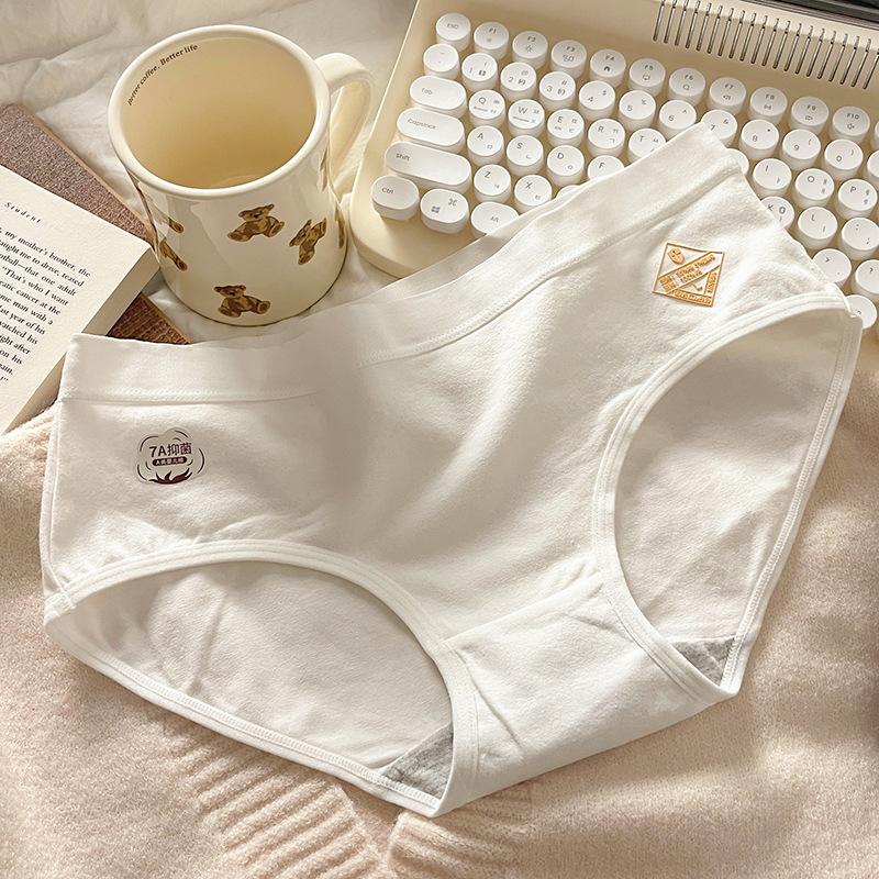 Women's Spring and Autumn Cotton 7A Antibacterial No Trace Breathable Middle Waist Briefs