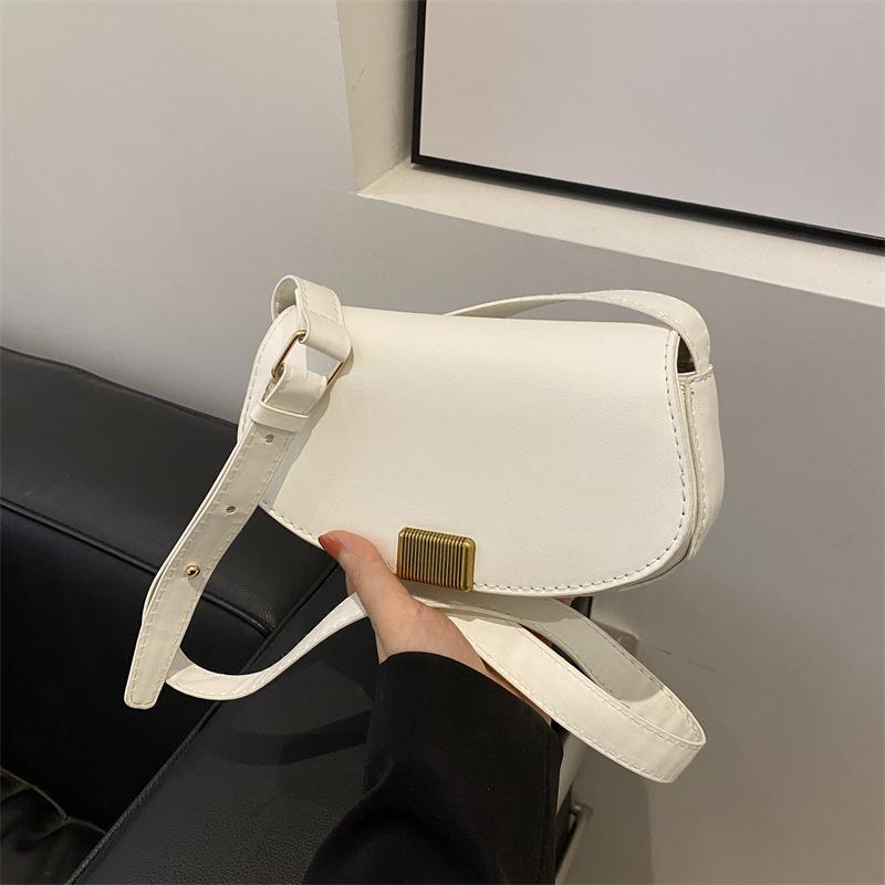 

Текстурированная сумка-багет на одно плечо, женская, 2024, лето, новая, маленькая сумка-мессенджер, модная, однотонная, простая, для поездок на работу, сумка-седло белый