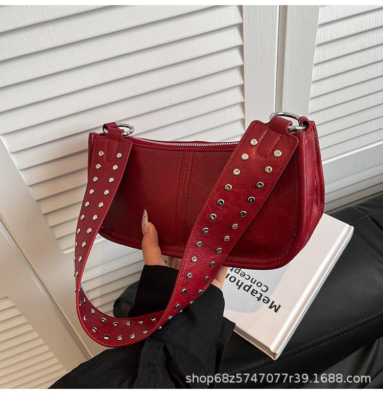 

2025 high-quality texture new retro small bag fashionable single shoulder retro design messenger bag versatile underarm commuter bag