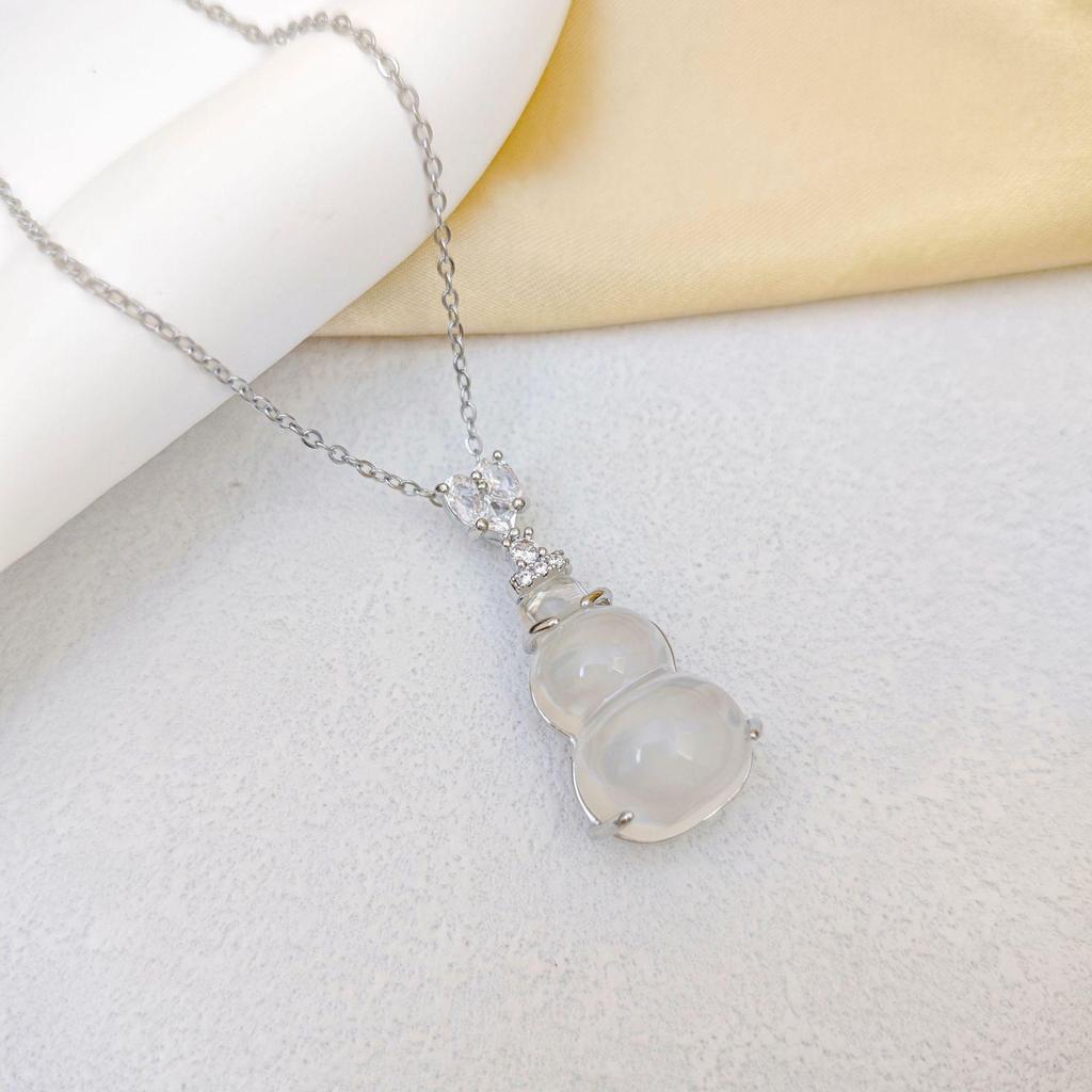 Women's Gold-Plated Copper Necklace: Luxury Fu Lu Pendant Clavicle Chain - Versatile Fashion Accessory