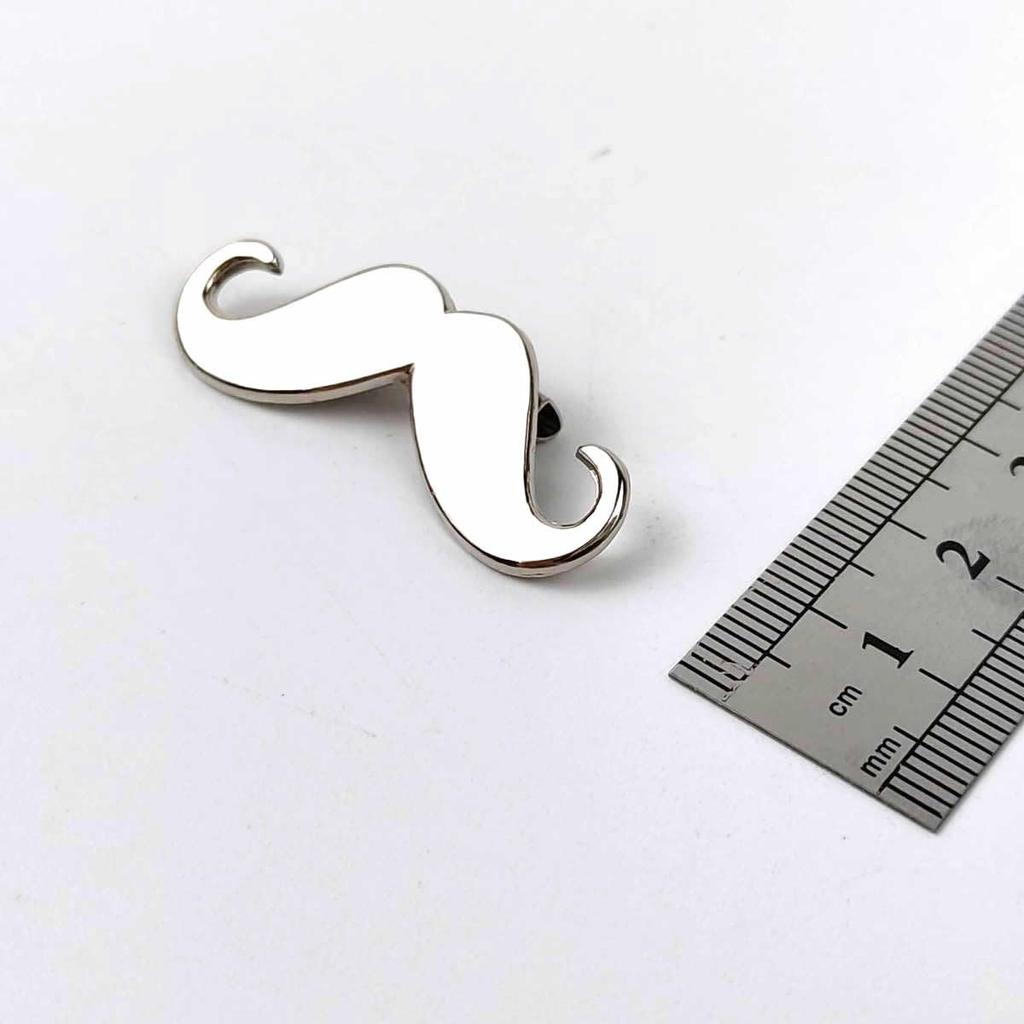 [F NODE] Beard Pin Brooch, Men's Stylish Baron Motif, Approx. 4cm, Fun and Unique (Silver)